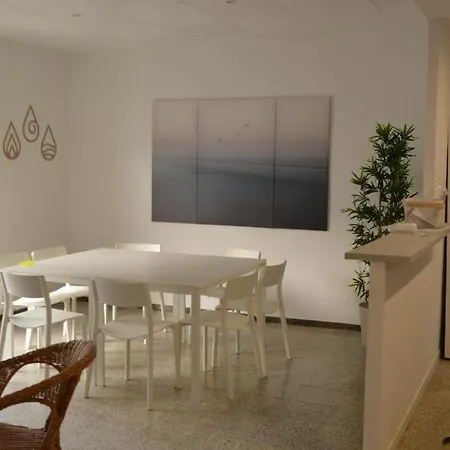 Center 3 شقة